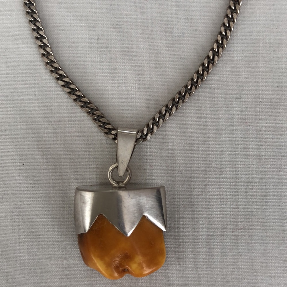 Butterscotch Baltic Amber pendant on silver necklace. - Picture 2 of 14